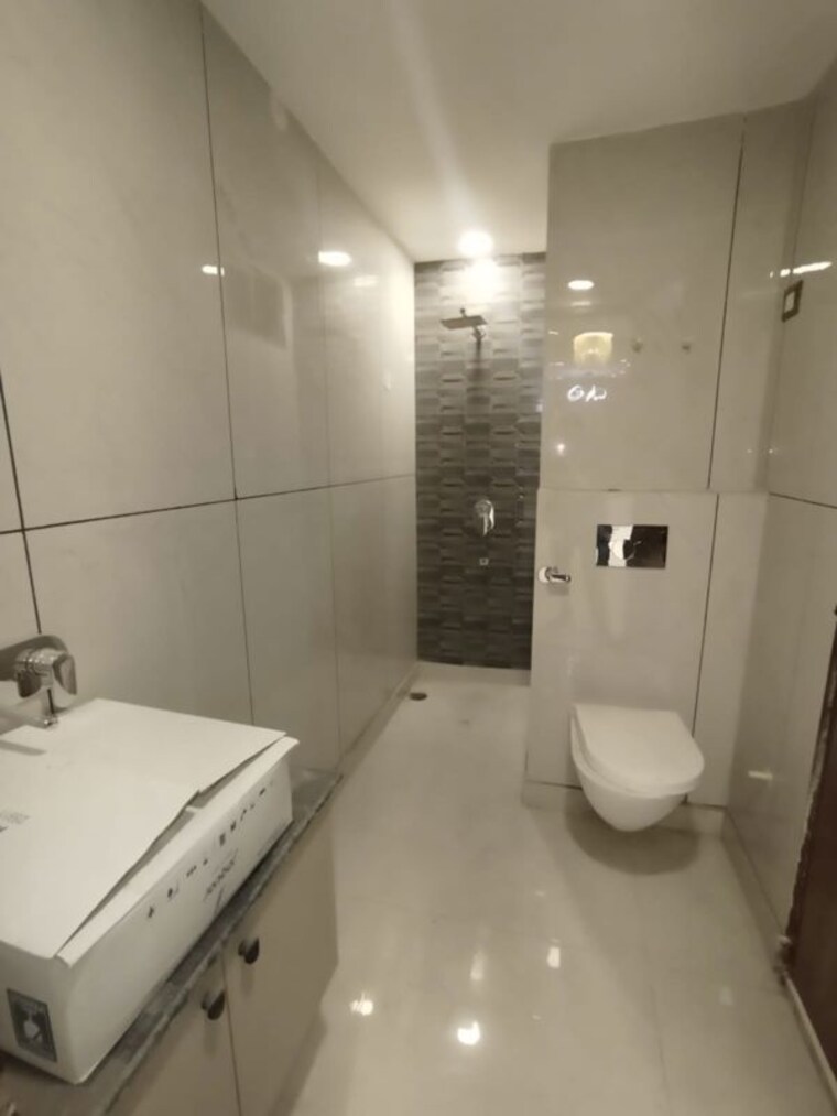 Bathroom, uttam nagar 4 Bedroom 115 Sq.Yd. Builder Floor In Uttam Nagar Delhi 9979081