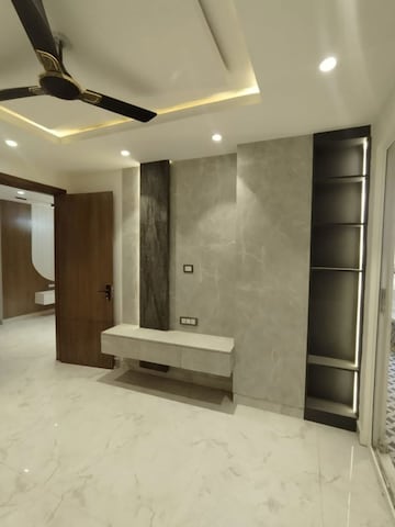 Building Lobby in 4 BHK Builder Floor at Uttam Nagar – for Sale