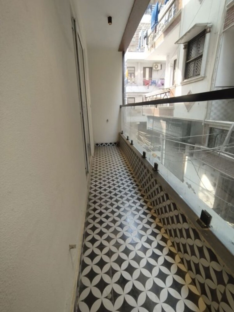 Balcony, uttam nagar 4 Bedroom 135 Sq.Yd. Builder Floor In Uttam Nagar Delhi 9979056