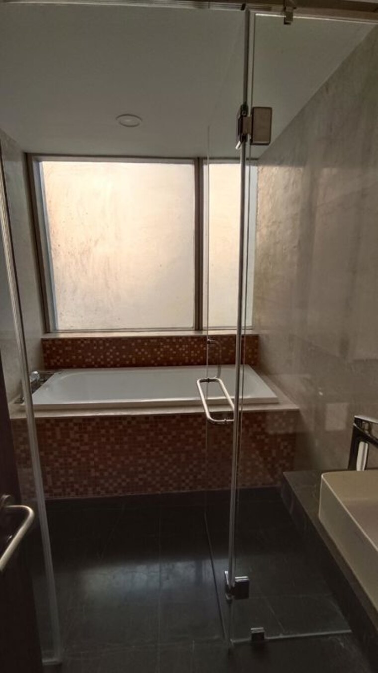 Bathroom, lodha-kiara 2 Bedroom 920 Sq.Ft. Apartment In Worli Mumbai 9979968