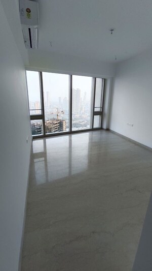 Room in 2 BHK Apartment at Lodha Kiara, Worli – for Rent