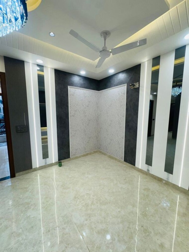 undefined, uttam nagar 3 Bedroom 100 Sq.Yd. Builder Floor In Uttam Nagar Delhi 9952015