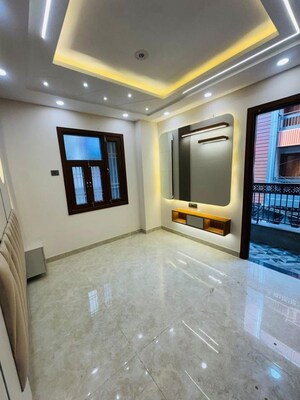 Room in 3 BHK Builder Floor at Uttam Nagar – for Sale