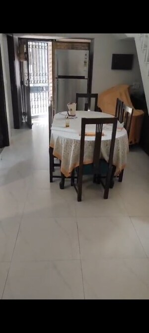 Team Area in 4 BHK Apartment at Vasant Kunj – for Rent