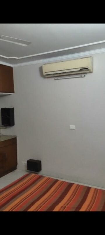 Furnished Amenities in 4 BHK Apartment at Vasant Kunj – for Rent