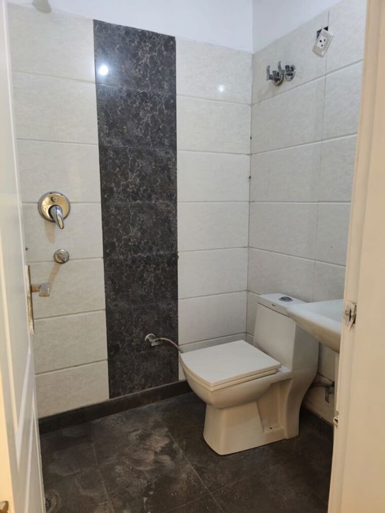 Bathroom, indrapuram 2 Bedroom 850 Sq.Ft. Builder Floor In Indrapuram Ghaziabad 9980022