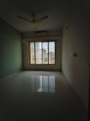 Room in 2 BHK Apartment at Group Seven Rushi Heights, Goregaon East – for Rent