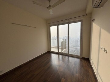 Room in 4 BHK Apartment at Conscient Heritage Max, Sector 102 – for Rent
