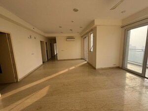 Room in 4 BHK Apartment at Conscient Heritage Max, Sector 102 – for Rent