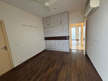 Room in 4 BHK Apartment at Conscient Heritage Max, Sector 102 – for Rent