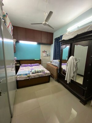 Bedroom in 2 BHK Apartment at Mahim West – for Rent