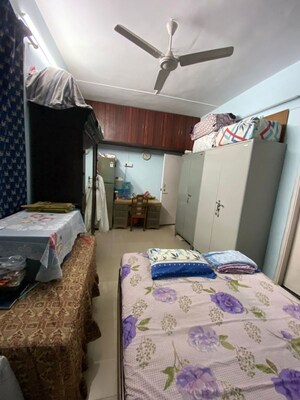Bedroom in 2 BHK Apartment at Mahim West – for Rent