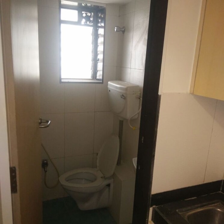 Bathroom,  Commercial Office Space 475 Sq.Ft. In  Mumbai 9252024