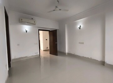 Room in 3 BHK Apartment at Jaypee Imperial Court, Sector 128 – for Rent