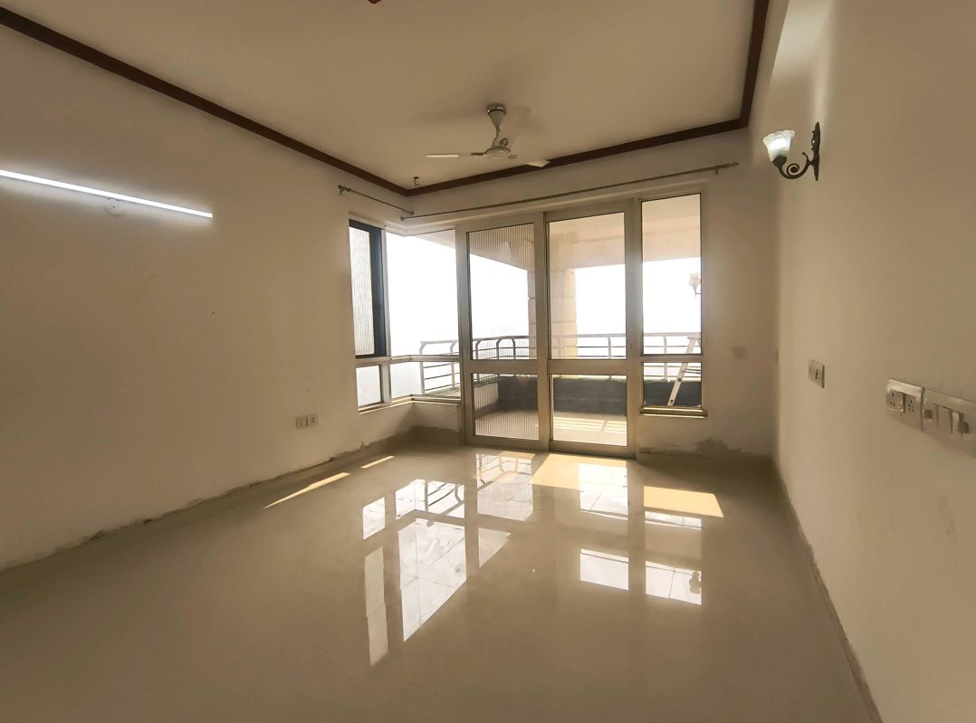 3 BHK + Servant Room Apartment For Rent in Jaypee Imperial Court