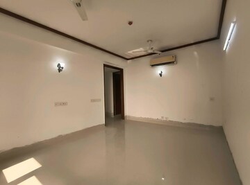 Room in 3 BHK Apartment at Jaypee Imperial Court, Sector 128 – for Rent