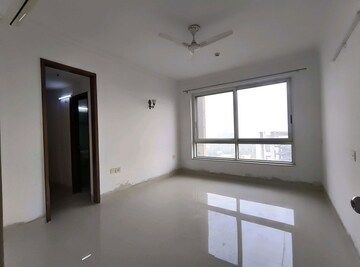 Room in 3 BHK Apartment at Jaypee Imperial Court, Sector 128 – for Rent