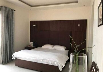 Bedroom in 3 BHK Apartment at Hazratganj – for Rent