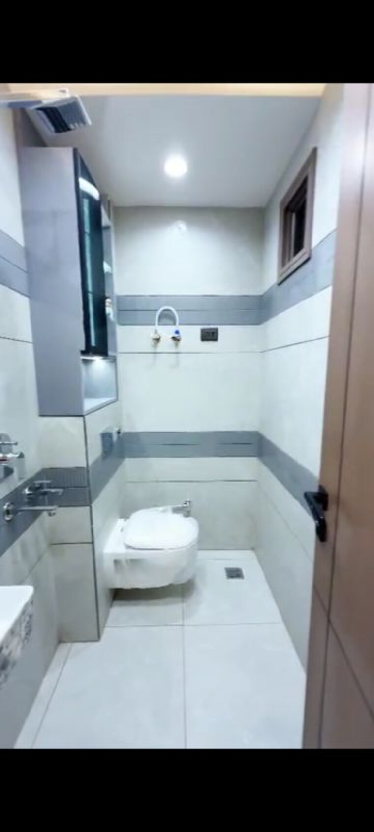 Bathroom, uttam nagar 3 Bedroom 100 Sq.Ft. Builder Floor In Uttam Nagar Delhi 9952405