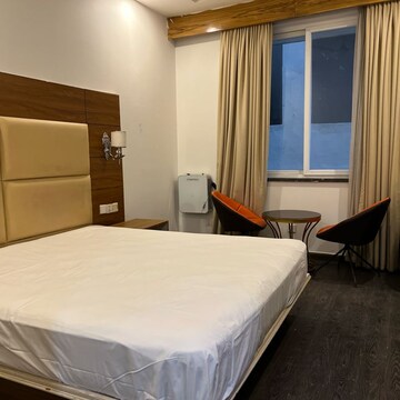 Bedroom in  Pg at Dlf City Phase 3 – for Rent