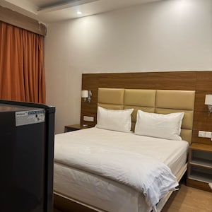 Bedroom in  Pg at Dlf City Phase 3 – for Rent