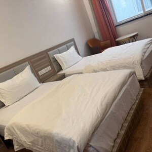  Pg For Rent in Dlf City Phase 3