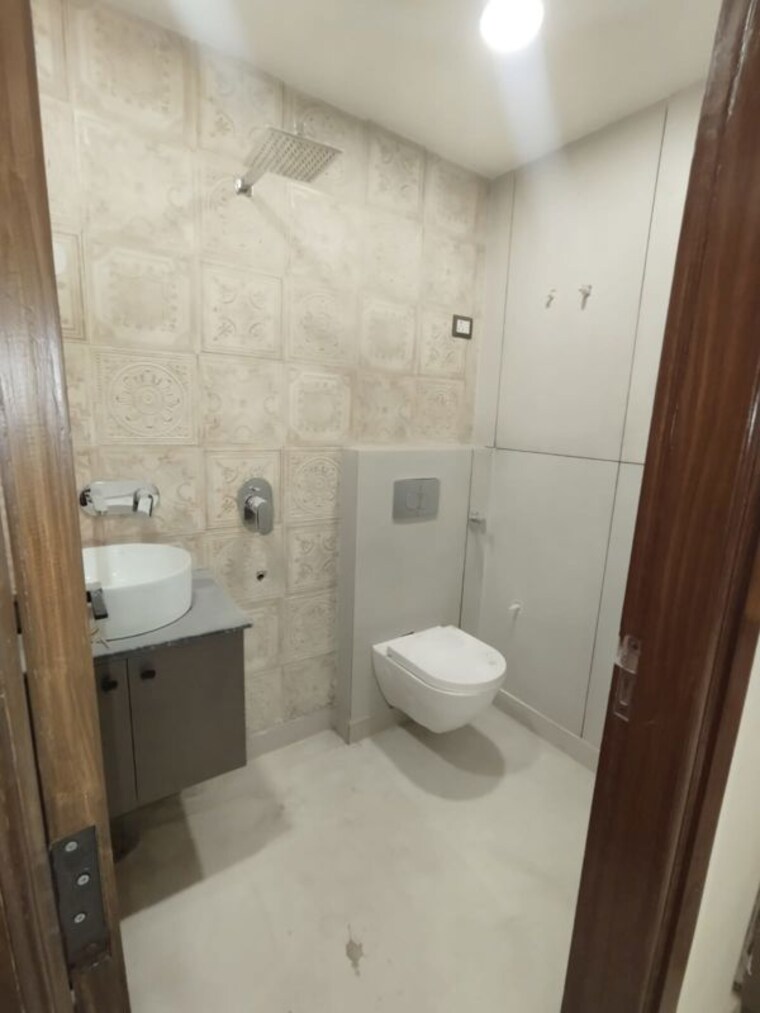 Bathroom, uttam nagar 4 Bedroom 115 Sq.Yd. Builder Floor In Uttam Nagar Delhi 9979073