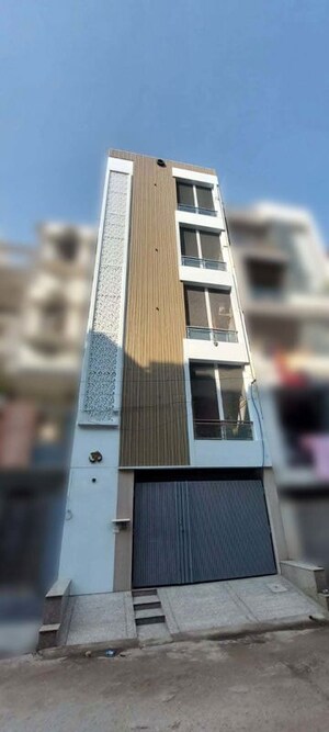 3 BHK Builder Floor For Rent in Pitampura