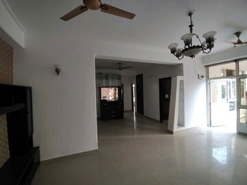 Room in 3 BHK Apartment at Supertech Emerald Court, Sector 93a – for Rent