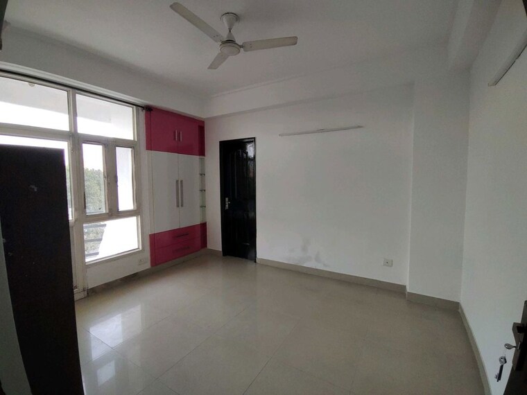 Room, supertech-emerald-court 3 Bedroom 1750 Sq.Ft. Apartment In Sector 93a Noida 9980080