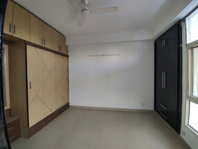 Room, supertech-emerald-court 3 Bedroom 1750 Sq.Ft. Apartment In Sector 93a Noida 9980080