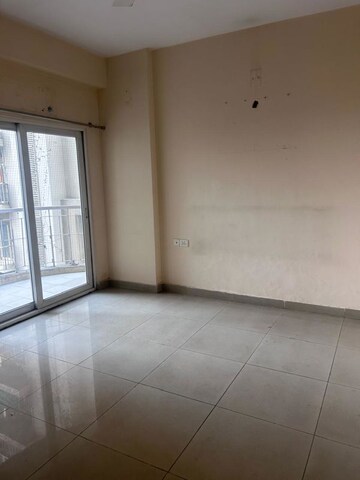 Room in 4 BHK Apartment at Mahagun Maple, Sector 50 – for Rent