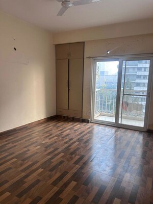 Room in 4 BHK Apartment at Mahagun Maple, Sector 50 – for Rent