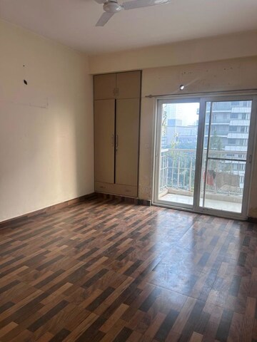 Room in 4 BHK Apartment at Mahagun Maple, Sector 50 – for Rent