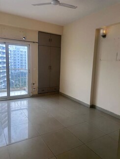 4 BHK + Servant Room Apartment For Rent in Mahagun Maple