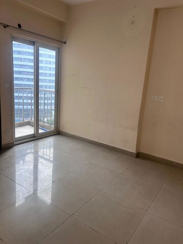 Room in 4 BHK Apartment at Mahagun Maple, Sector 50 – for Rent