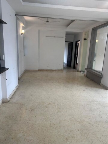 Room in 4 BHK Apartment at Mahagun Maple, Sector 50 – for Rent