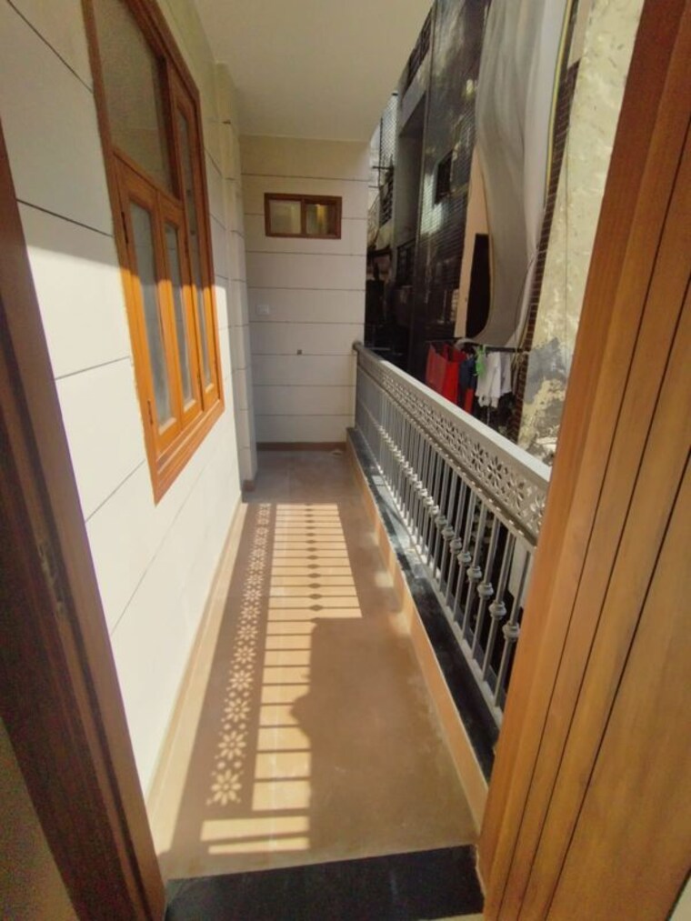 Balcony, uttam nagar 2 Bedroom 60 Sq.Yd. Builder Floor In Uttam Nagar Delhi 9972096