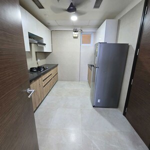 Room in 4 BHK Apartment at Kohinoor Square Altissimo, Dadar West – for Sale