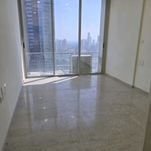 Room in 4 BHK Apartment at Kohinoor Square Altissimo, Dadar West – for Sale