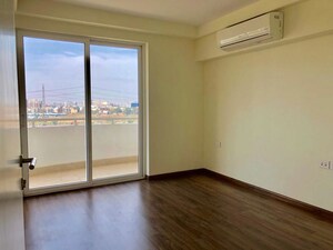 Room in 4 BHK Apartment at Emaar Palm Terraces Select, Sector 66 – for Rent