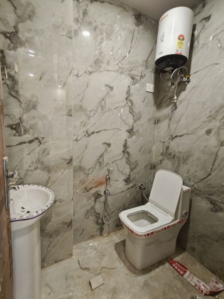 Bathroom, rajpur khurd extension 1 Bedroom 510 Sq.Ft. Builder Floor In Rajpur Khurd Extension Delhi 9980160