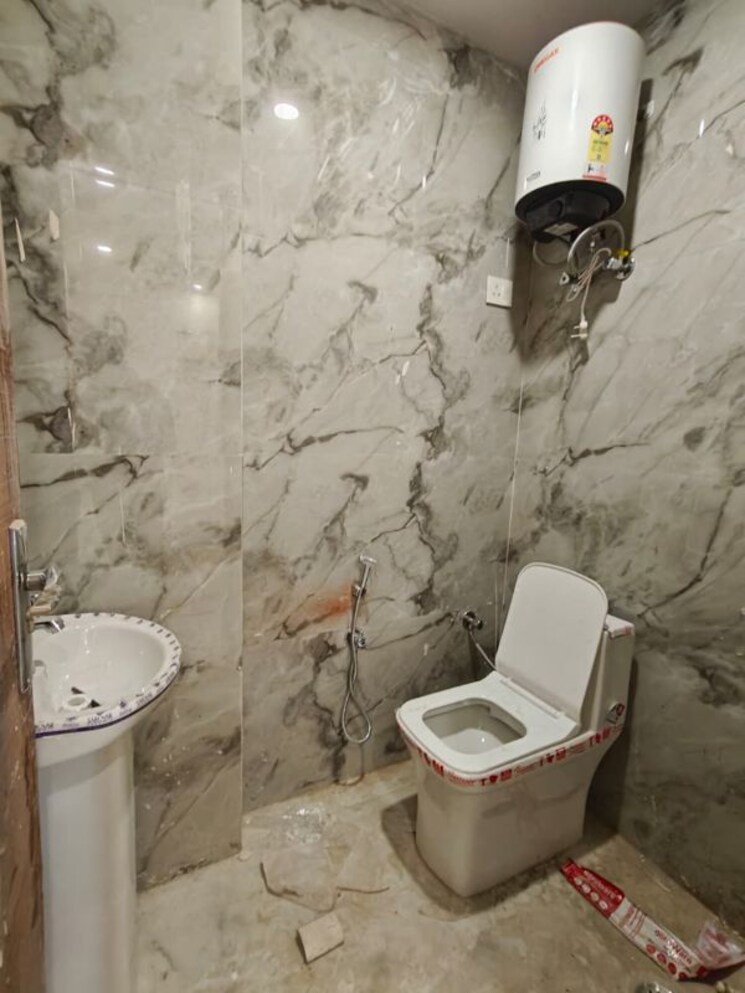 Bathroom, rajpur khurd extension 1 Bedroom 510 Sq.Ft. Builder Floor In Rajpur Khurd Extension Delhi 9980160