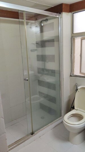 Bathroom in 4 BHK Apartment at Amrapali Eden Park, Sector 50 – for Rent