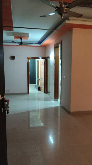 Building Lobby in 4 BHK Apartment at Amrapali Eden Park, Sector 50 – for Rent