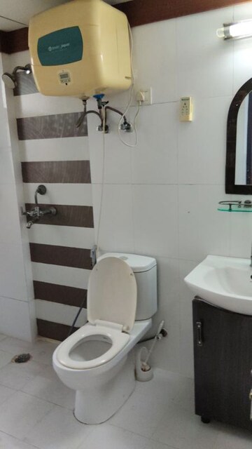Bathroom in 4 BHK Apartment at Amrapali Eden Park, Sector 50 – for Rent