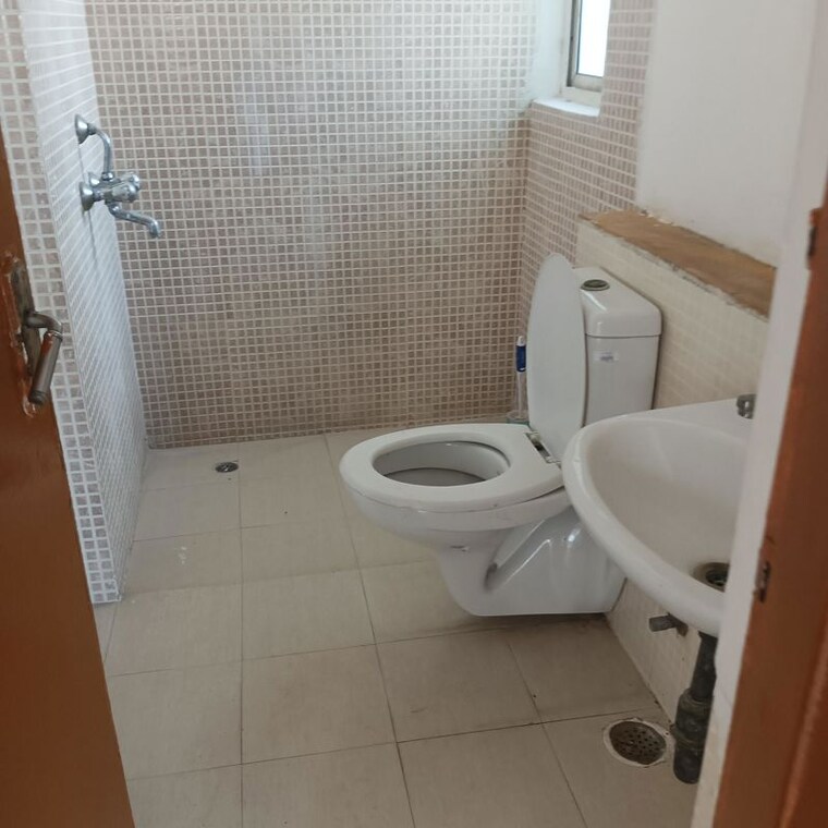 Bathroom, jaypee-greens-kosmos 2 Bedroom 950 Sq.Ft. Apartment In Sector 134 Noida 9980163