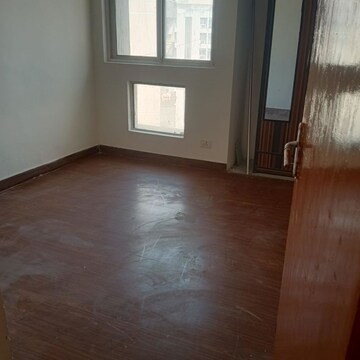 Room in 2 BHK Apartment at Jaypee Greens Kosmos, Sector 134 – for Rent