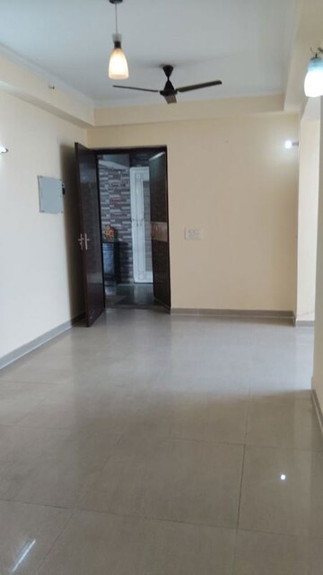 Room in 3 BHK Apartment at Amrapali Eden Park, Sector 50 – for Rent