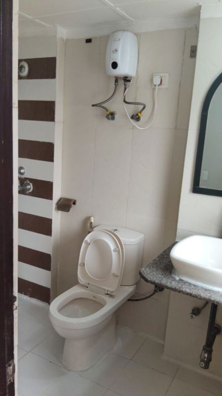 Bathroom, amrapali-eden-park 3 Bedroom 1360 Sq.Ft. Apartment In Sector 50 Noida 9980189